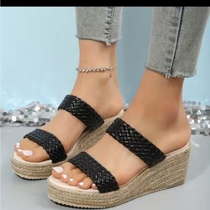 Women’s wedges size 8 black